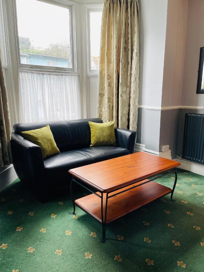 Palm Court B&B 일프러컴 외부 사진